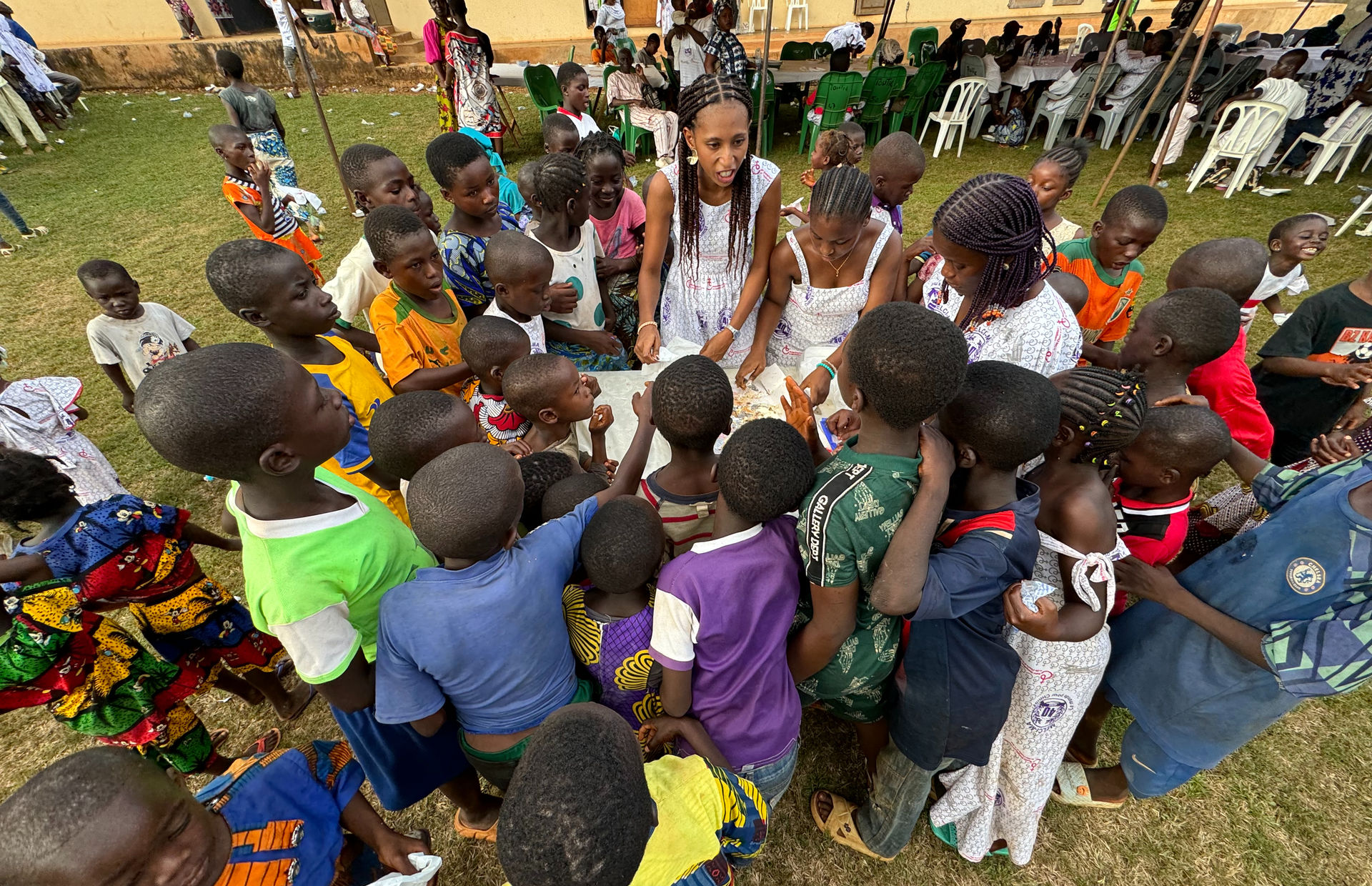Fra festen på den gamle misjonstomta som i dag fungerer som bibelsenter i Ouaninou.