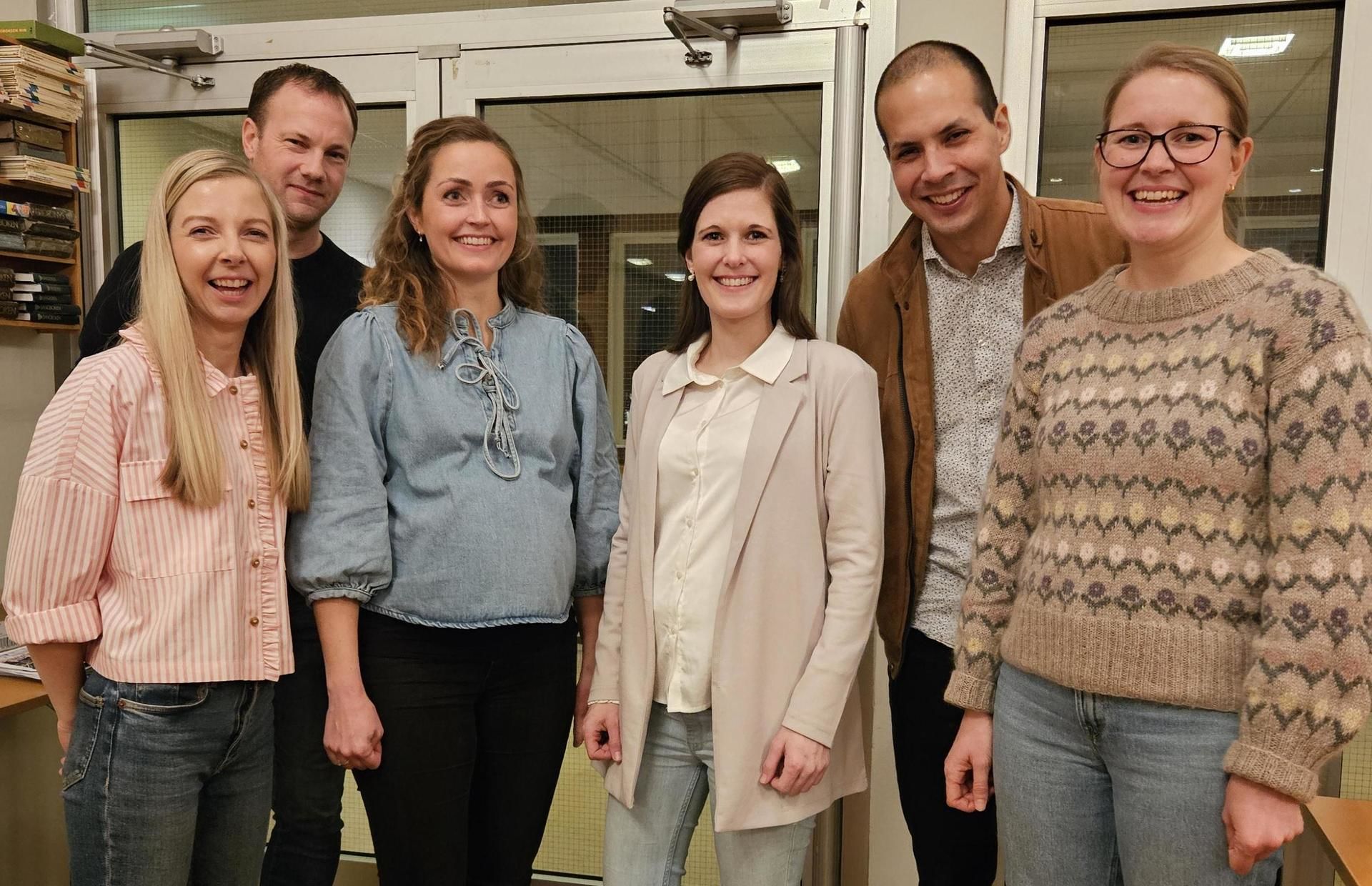 Initiativtakere og nå interimstyret, fra venstre: Brita Bø, Bjarte Steinnes, Elisabeth Bø, Olene Ydstebø, Jon Amador Vårvik Mandujano, Maria Vårvik Mandujano. (Rebekka Bø og  Kristine Randeberg hadde gått hjem da bildet ble tatt.)