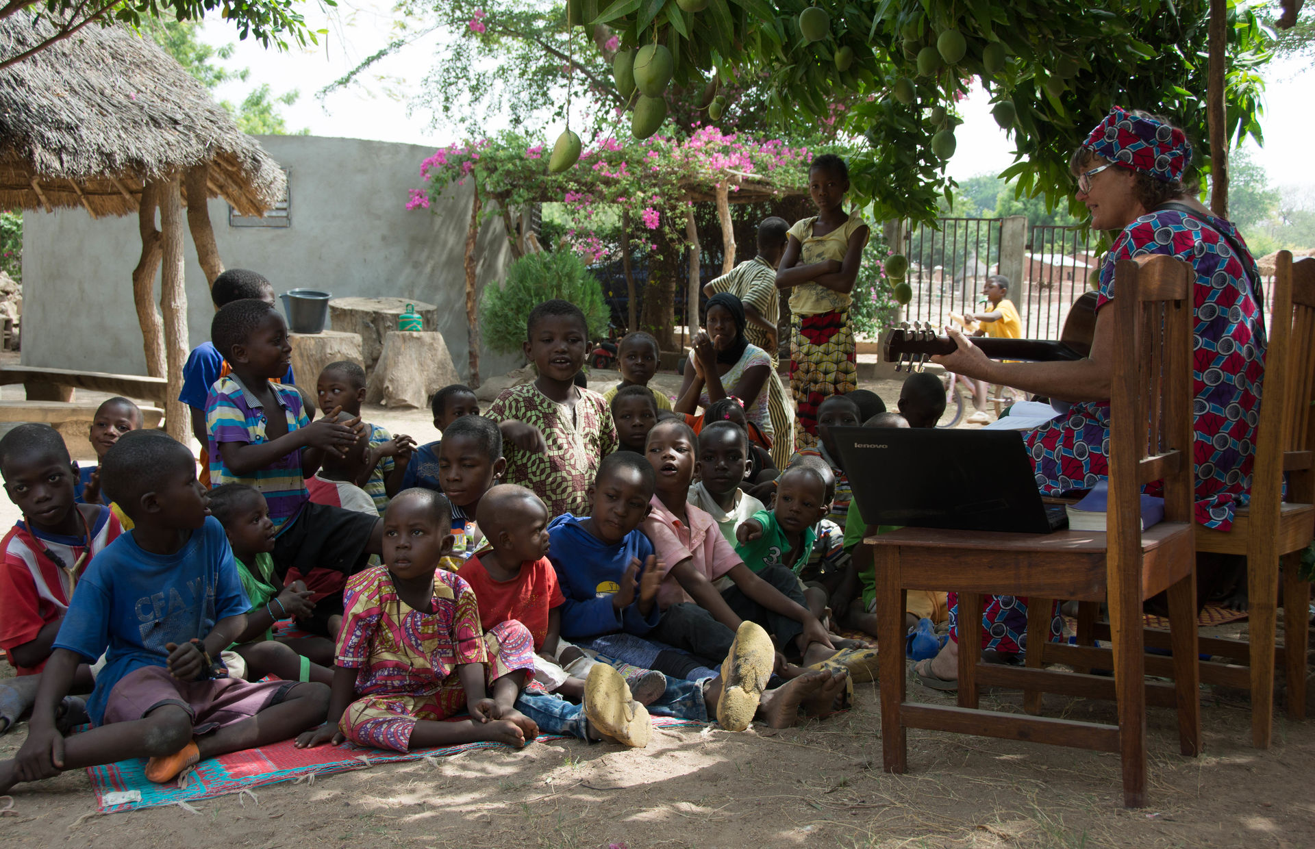 Av sikkerhetshensyn flyttes Bergfrid Almelid flyttes fra Mali til Guinea. Der blir hun på ubestemt tid.