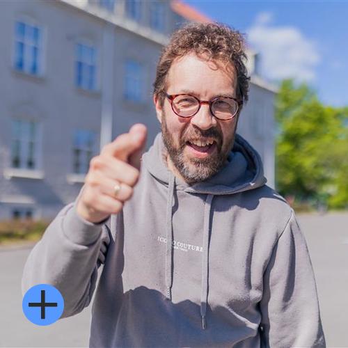 Fra visjonær ungdomsleder til en b-menneskelig bauta