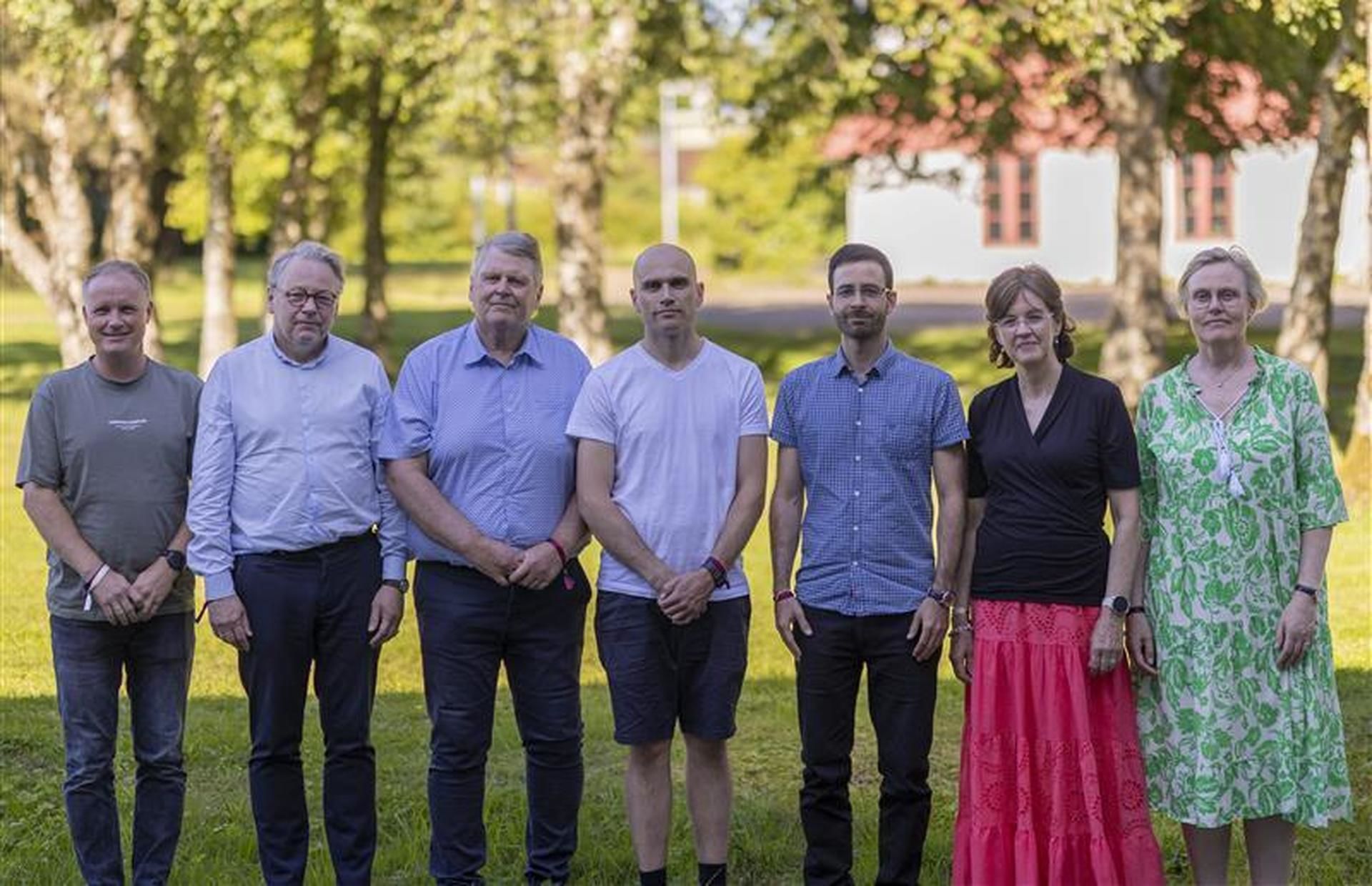 Det nye sentralstyret: f.v. Lars Stensland, Raymond Bjuland, Hans Fredrik Grøvan (leder), Johannes Sæleset, Paul Reidar Odeh, Sølvi Olimb (nestleder), Marit Andersen.