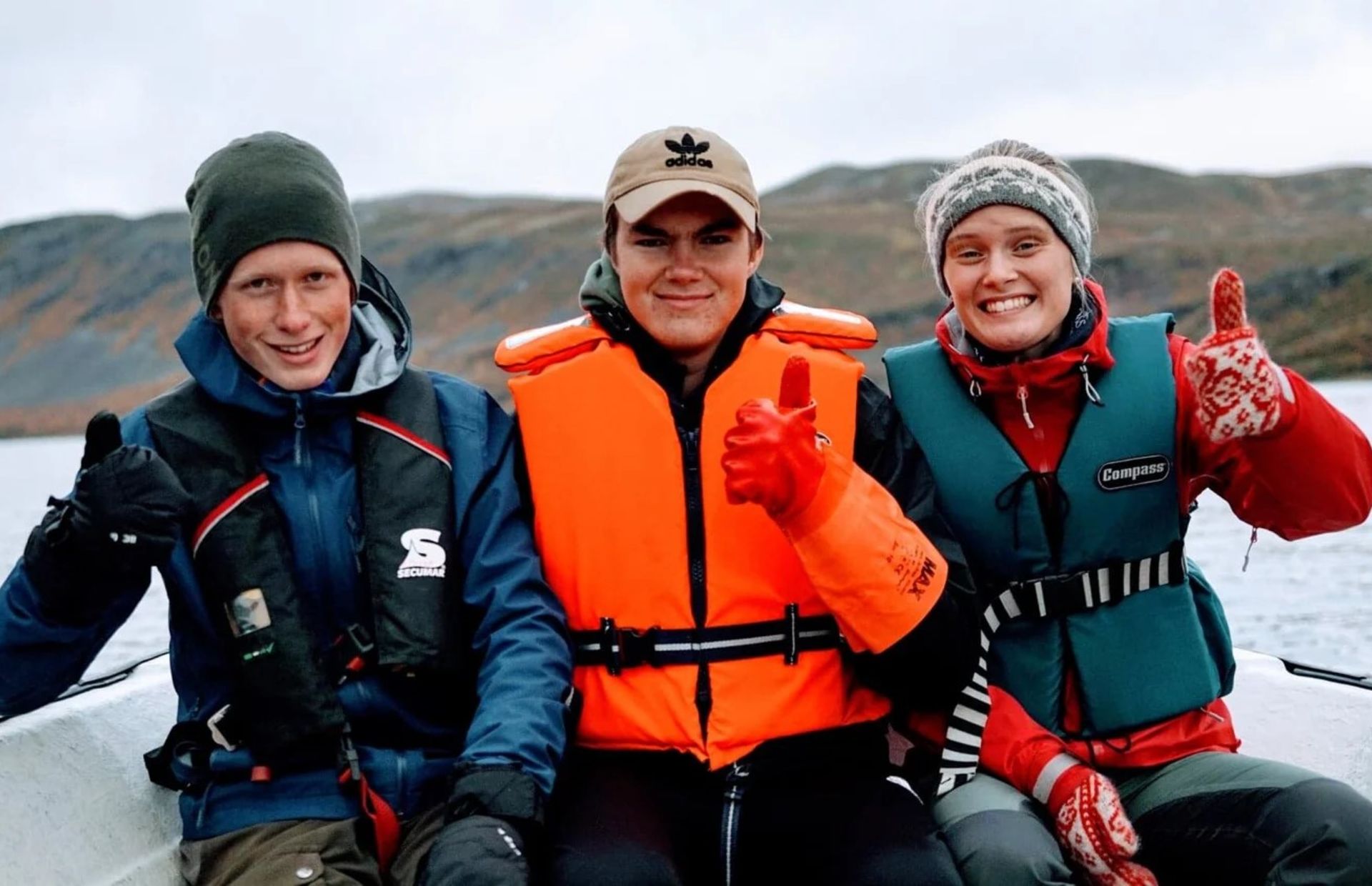 Fornøyde elever og ansatte på Fjellheim Bibelskole