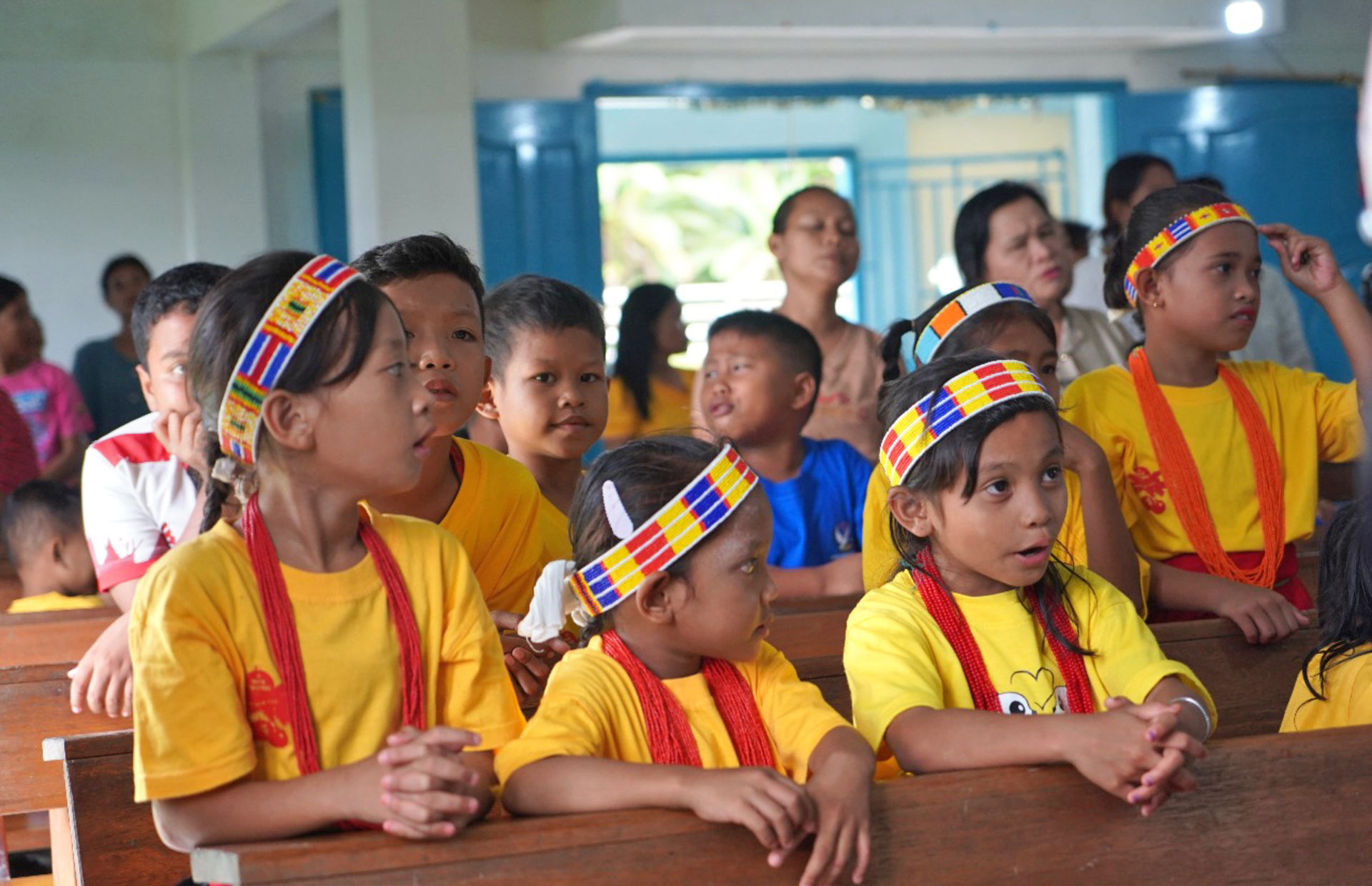 Noen av barna som deltok på overleverelsesseremonien.