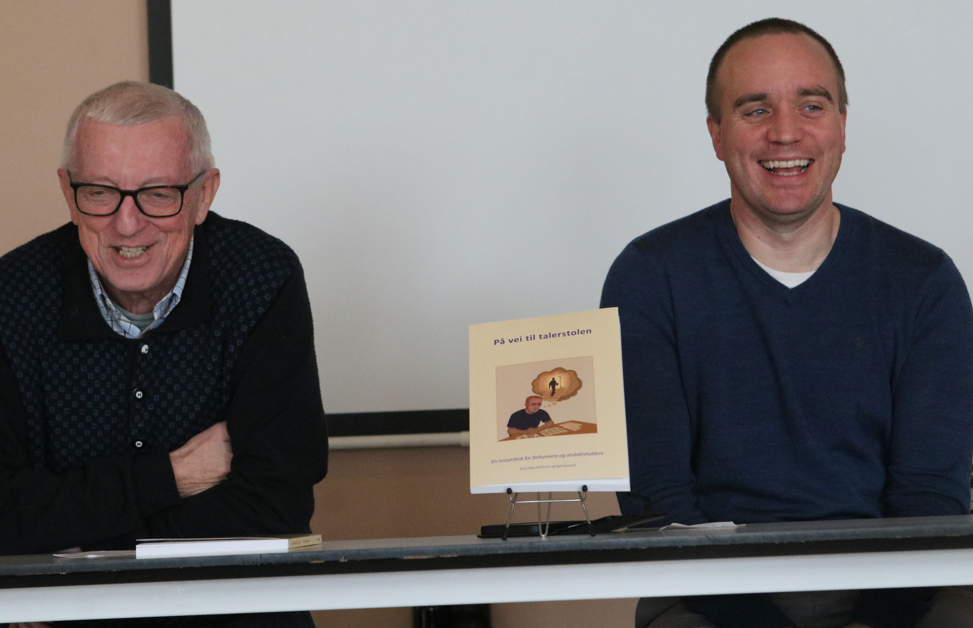 Forfatterne: Dosent emeritus Egil Sjaastad og hans kollega, førstelektor ved Fjellhaug Internasjonale Høgskole Knut Kåre Kirkholm.