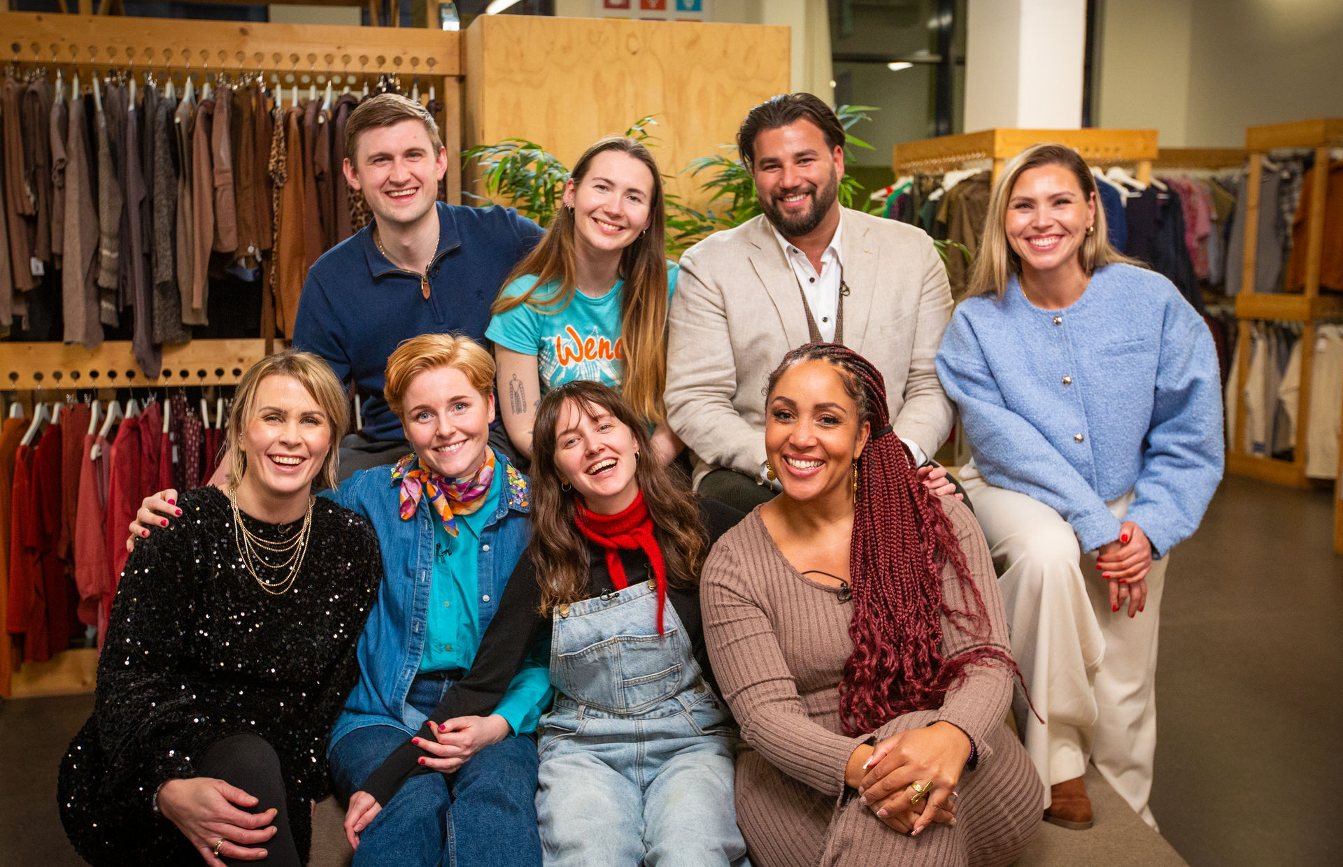 Deltakere og programleiarar i den nye TVL-serien 