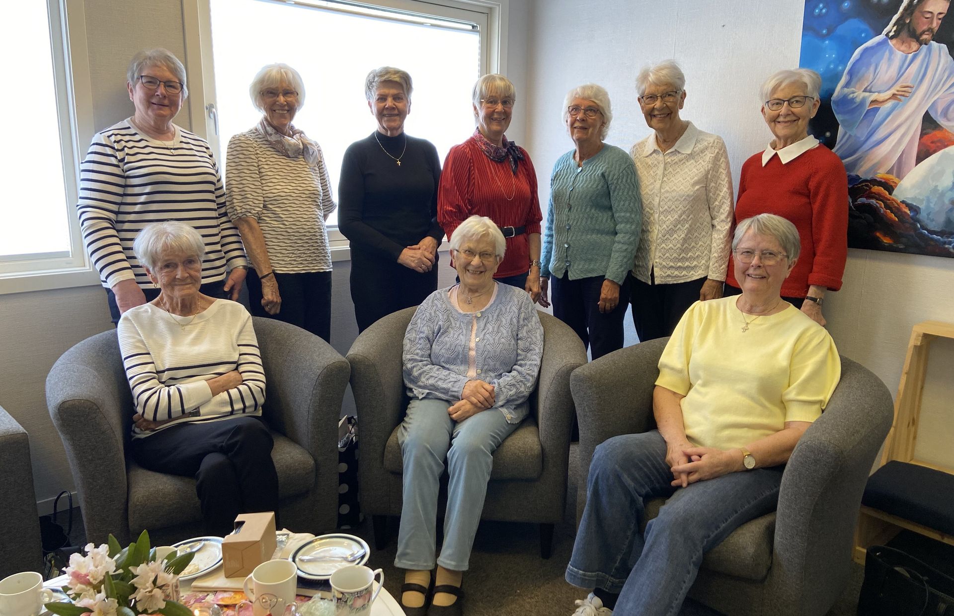 Framme f.v: Helga Kvalvåg, Tordis Tungland, Ingrid Synnøve Norland. Bakerst f.v: Tove Skjørestad, Bjørg Thorkildsen, Else Skjørestad, Bjørg Øvstebø, Marit Korsvik, Sigrunn Knutsen, Ingbjørg Mansåker Ikke til stede: Sissel Ommedal og Astrid Nordbø
