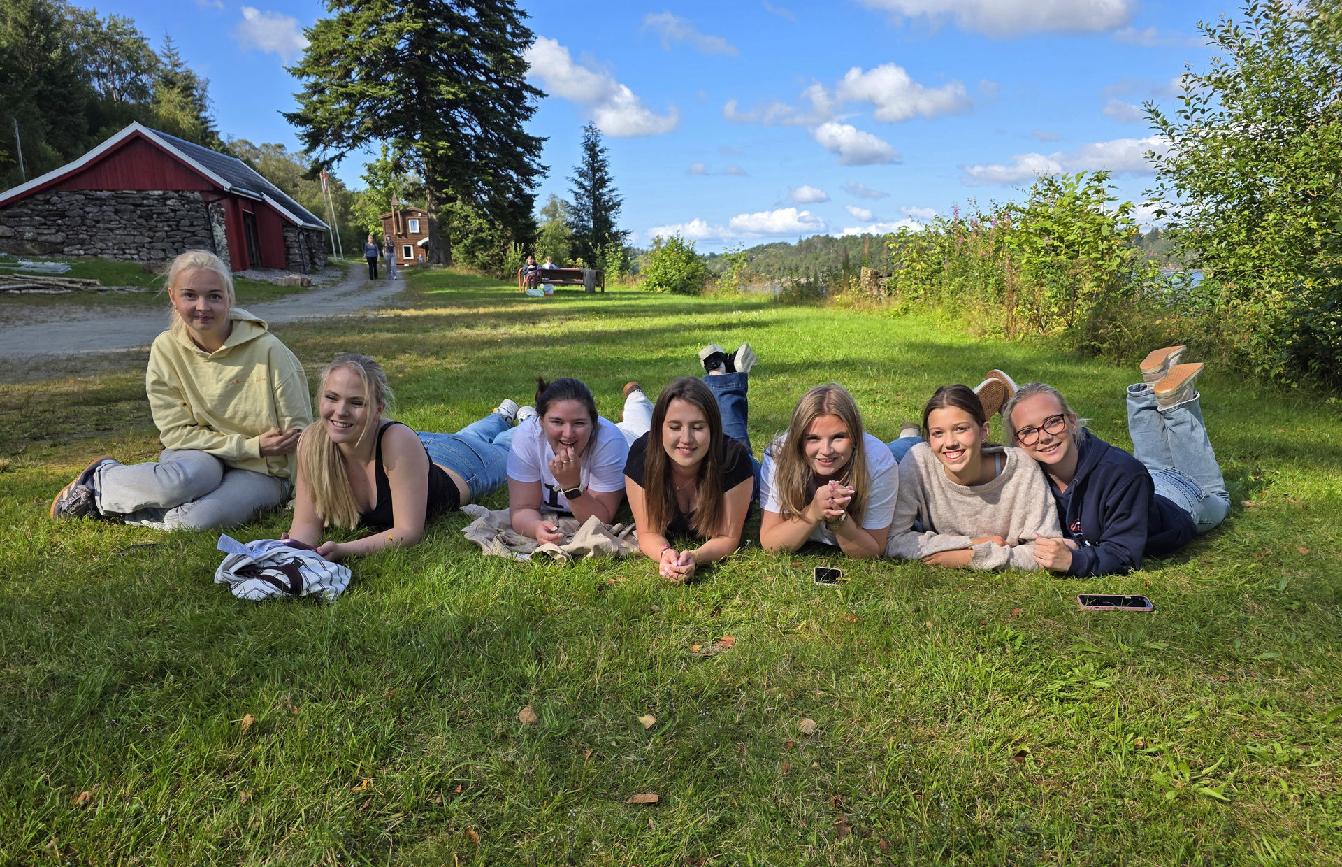 Bli-kjent tur VG2 (F.V. Josefine Wahl, Ailin Fjellheim, Gunn Dørmenen, Elsa Fisk, Tiril Toft, Cathrine Årsteinsen, Mia Steinnes)