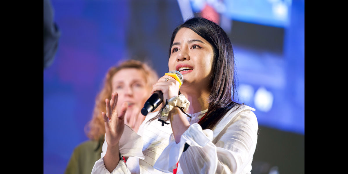 A young lady testified that God had restored relationship with her mother during the Miracle Night.