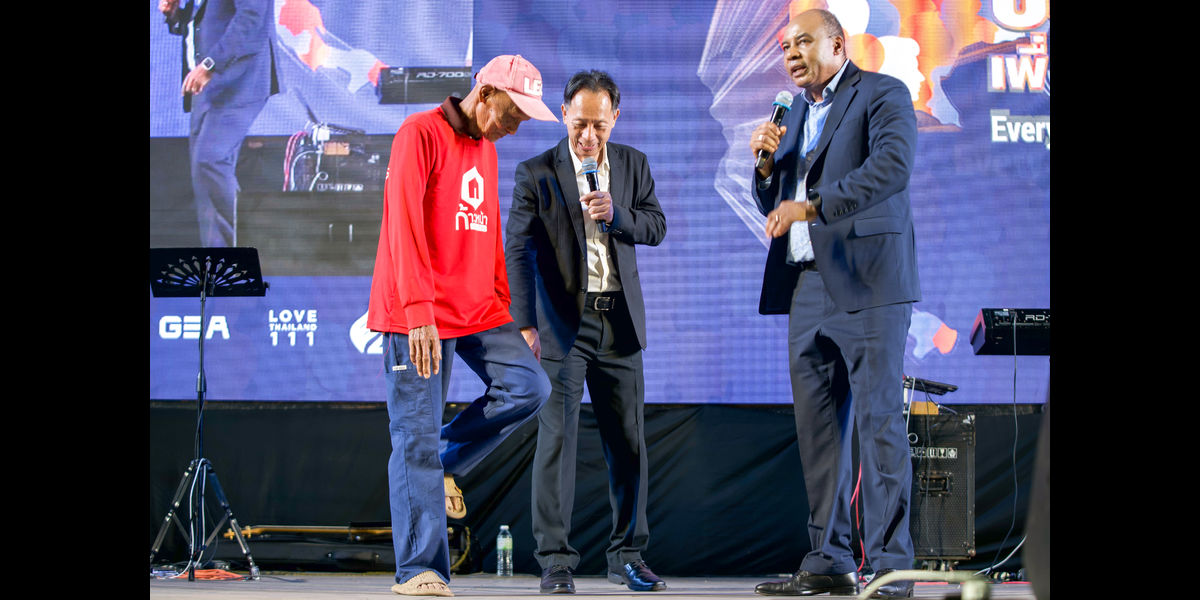 A man received two miracles. Secondly, he had strong pain in his knees for 10 years. He was completely healed, and there is no more pain!