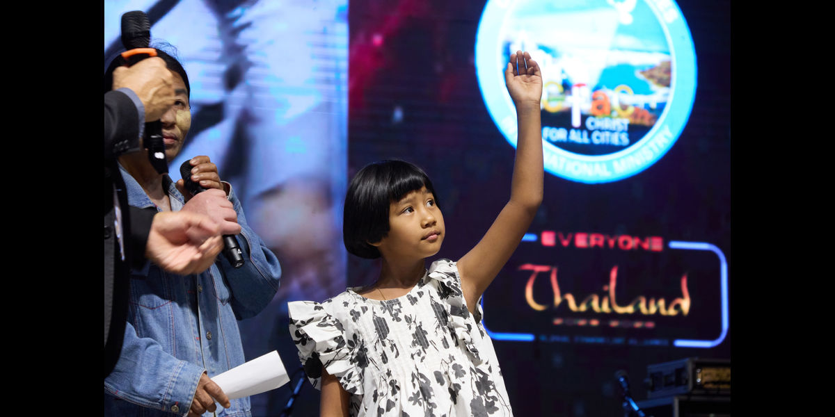 A girl had swelling in her left arm because of an accident. There is no sign of swelling on her arm any more, and she can freely raise it!