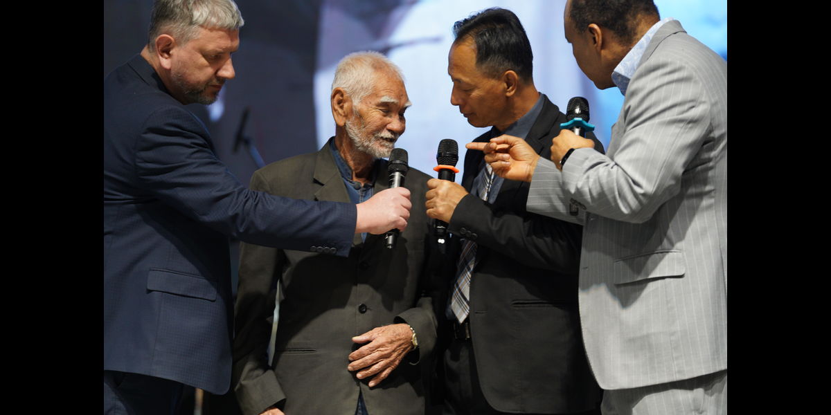 A gentleman had shingles all around his waist. It was very painful. His shingles disappeared during the prayer!