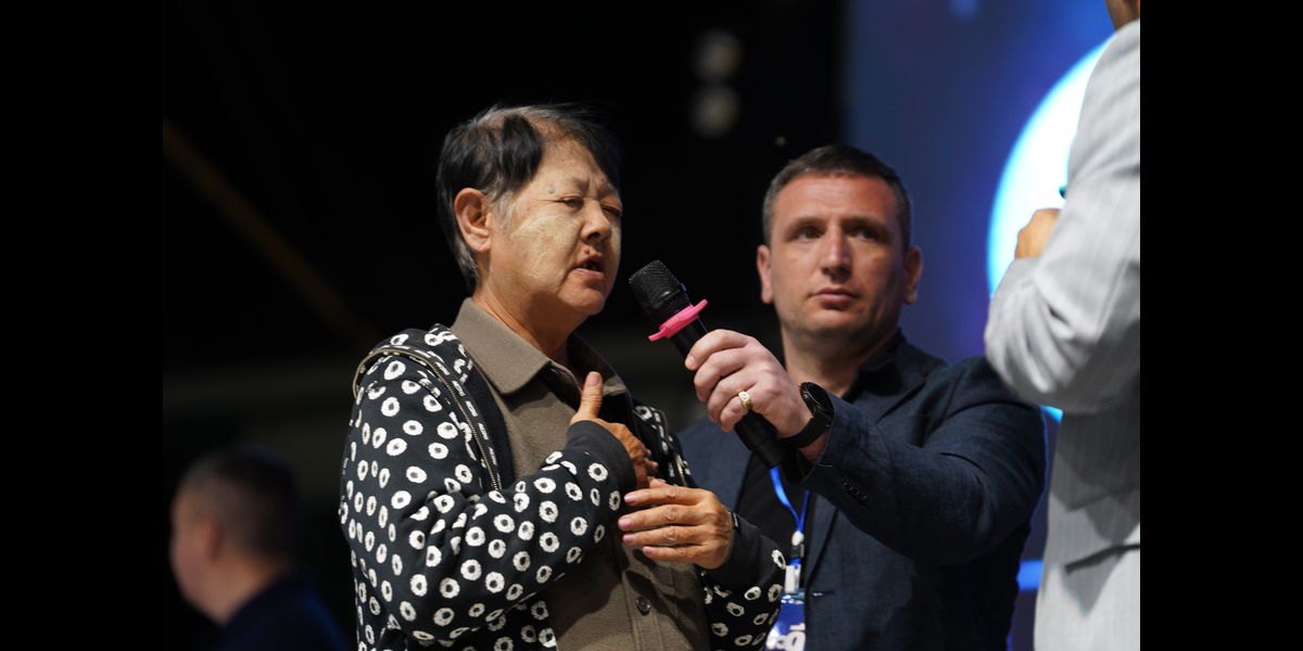 A lady struggled of heart beats for nine years. She felt peace during the prayer, and her heart beats normalized!