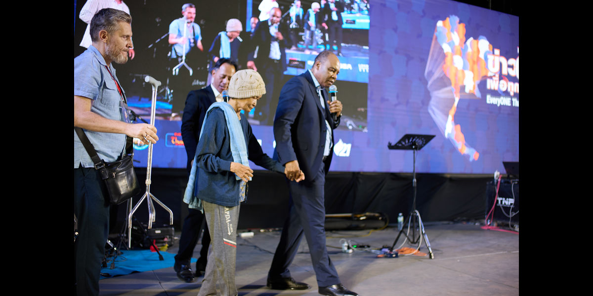 A woman had one side of her body paralyzed for ten years. God healed her during the Miracle Night—she was completely restored and does not need her crutch!