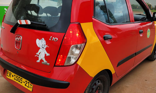 Taxi - en hjelp til skolelunsjen, kanskje noen små inntekter og arbeid for en familiefar