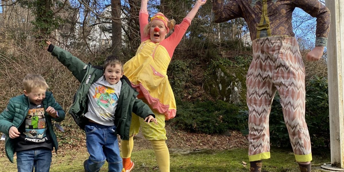 Magnus og Robin i 1.klasse samlet inn penger til Sykehusklovnene