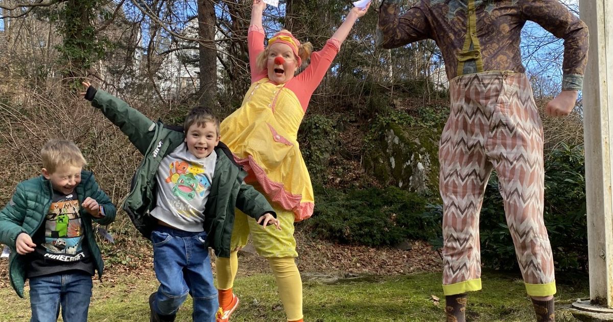 Magnus og Robin i 1.klasse samlet inn penger til Sykehusklovnene