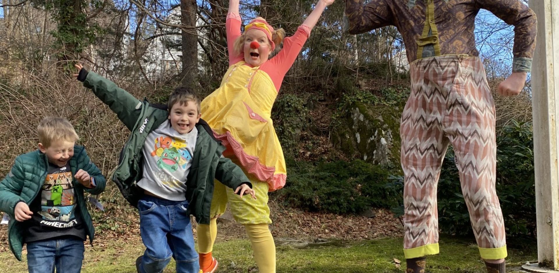 Magnus og Robin i 1.klasse samlet inn penger til Sykehusklovnene