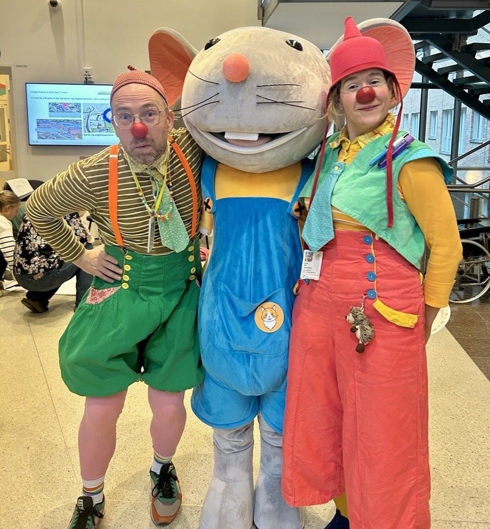 Maskorama-utstilling med barnas fantasitegninger på Rikshospitalet