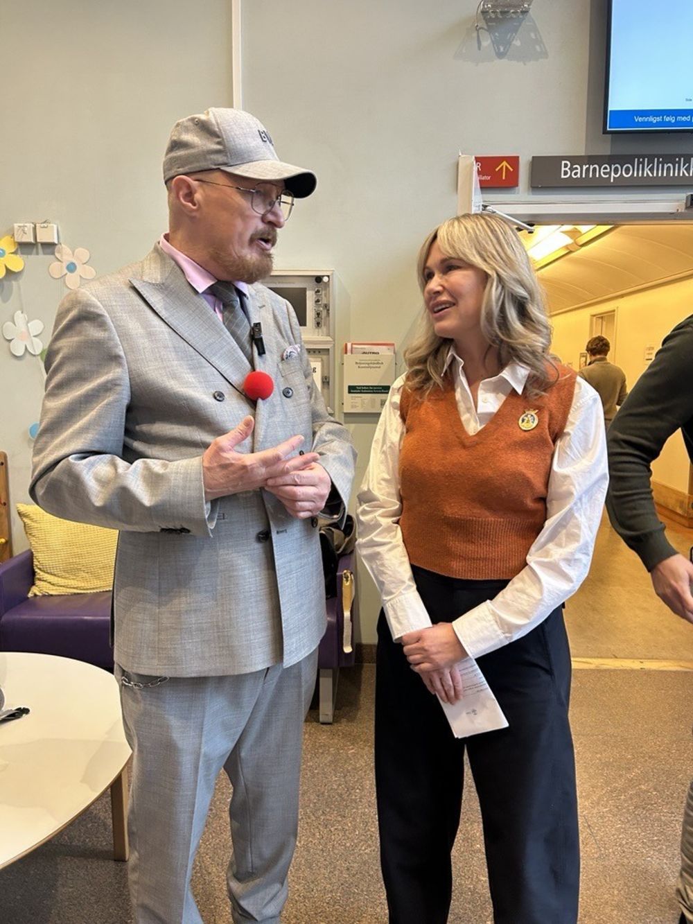 Maskorama-utstilling med barnas fantasitegninger på Rikshospitalet