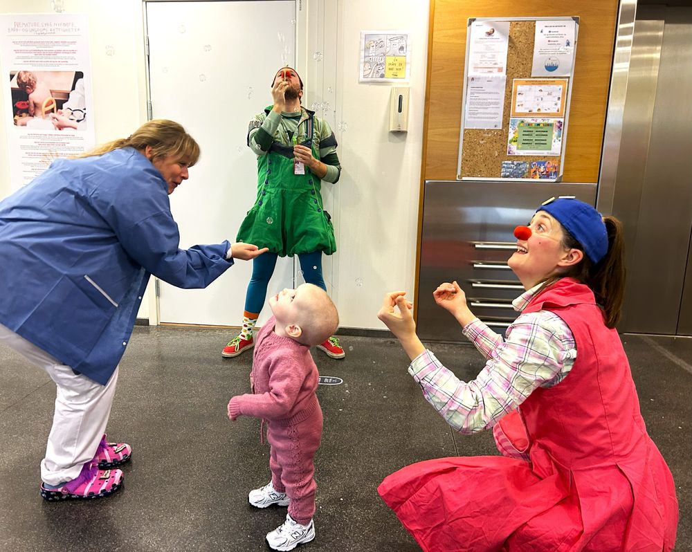 Ullensaker Røde Kors og Sykehusklovnene med felles mål om å skape gode øyeblikk for barn og unge