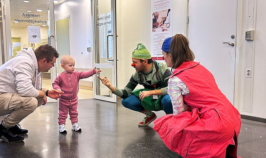 Ullensaker Røde Kors og Sykehusklovnene med felles mål om å skape gode øyeblikk for barn og unge