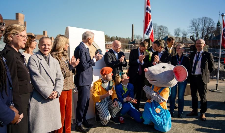 Sykehusklovnene til stede da grunnsteinen ble lagt for Nye Rikshospitalet
