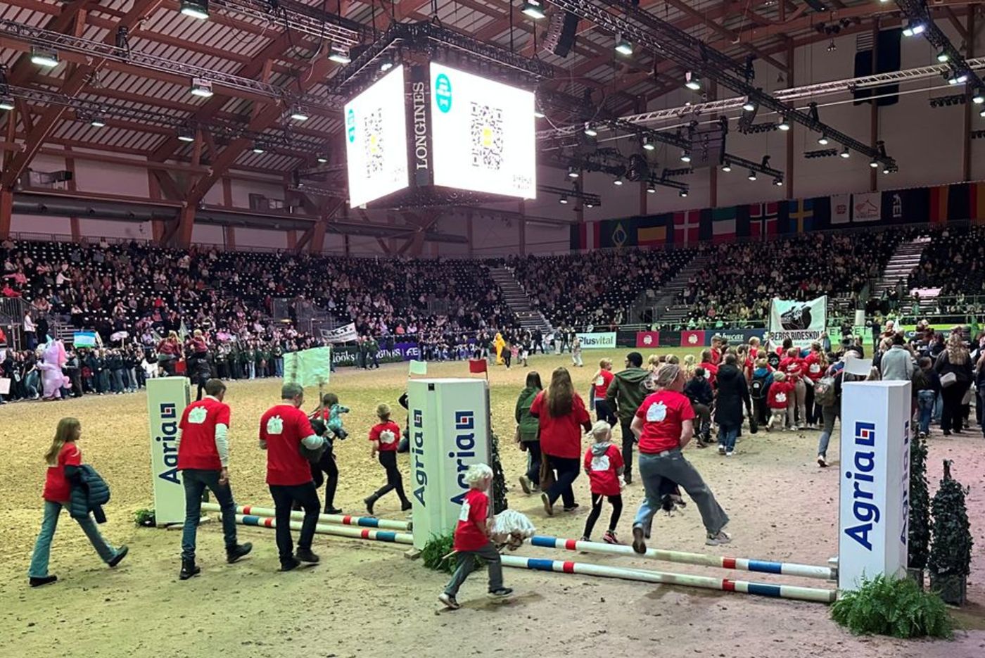 882 barn og unge hoppet for Sykehusklovnene