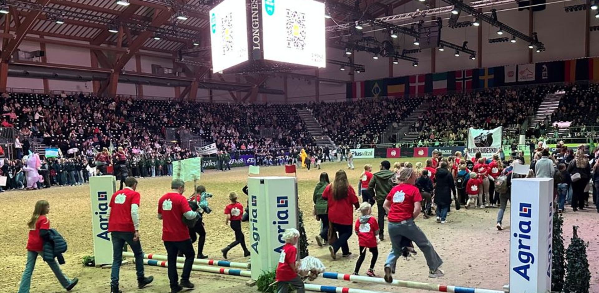 882 barn og unge hoppet for Sykehusklovnene