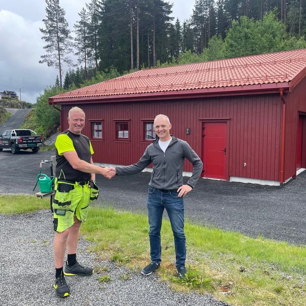 Garasjen ved kirka er ferdig
