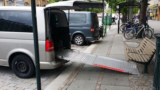 Det må settes av stor nok plass rundt P-plassene som sikrer av og påstigning.