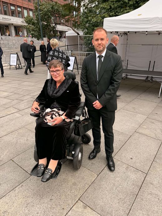Tove Linnea Brandvik og Bjarne Kristoffersen før gravferdsseremonien i Oslo domkirke onsdag 9.september.  Foto: Helge Olav Haneseth Ramstad
