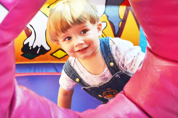 1 июня день защиты детей аттракционы и развлечения для детей. Аренда батутов и аттракционов