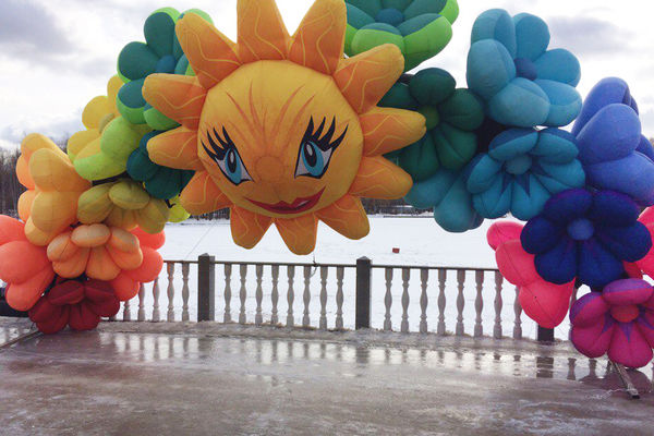 Аренда надувных аттракционов на масленицу