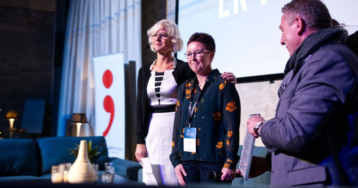 Foto: Olav Helland - Solveig Bartun får utdelt Erfaringskonsulentprisen