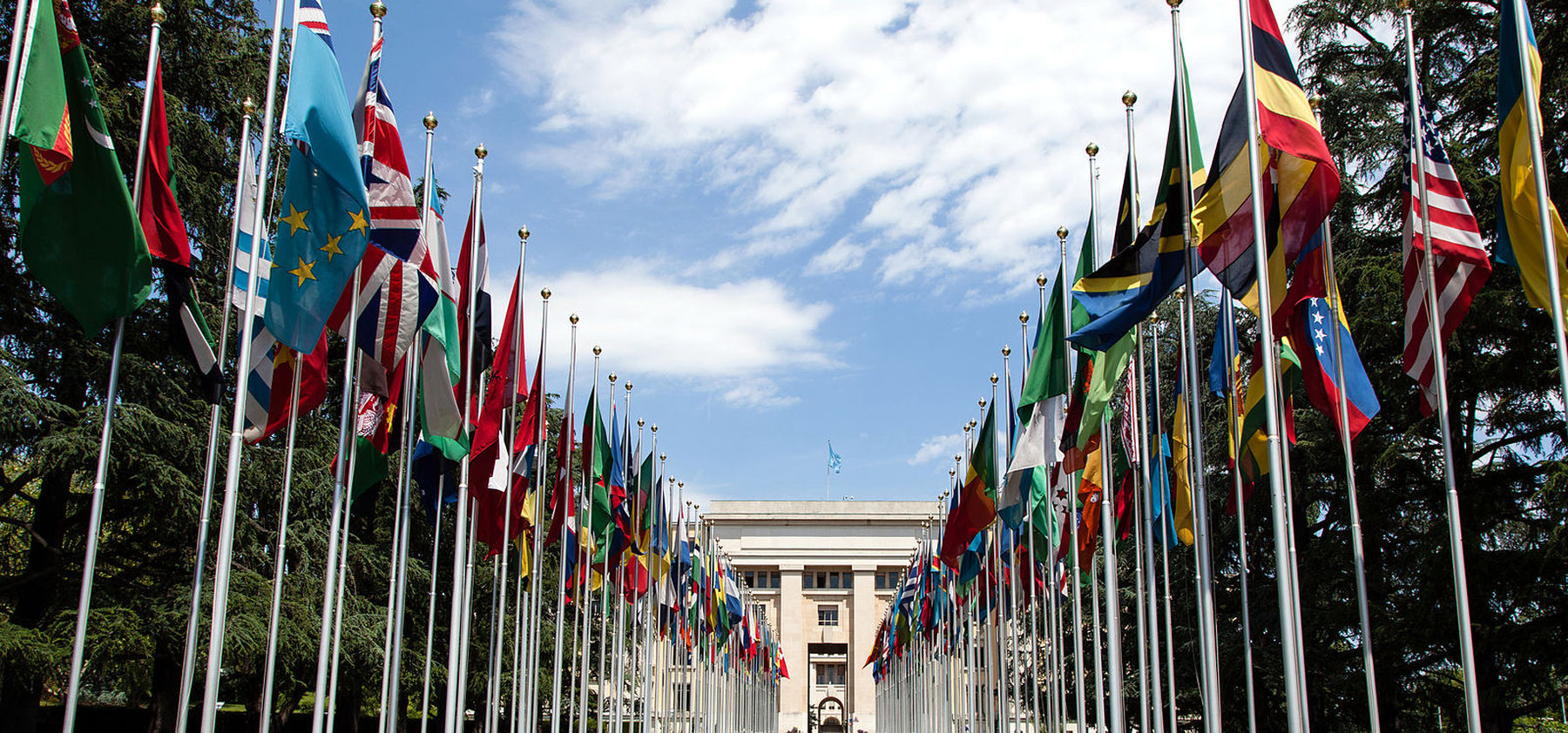 «Allée des Nations» foran Nasjonenes palass (FNs kontor i Geneve).