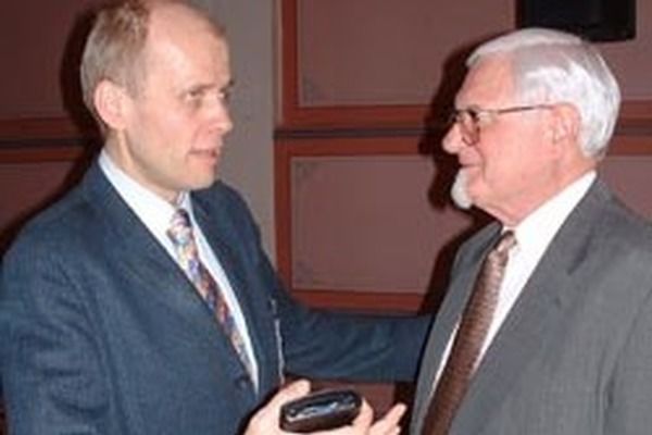 Å koble profeter og apostler