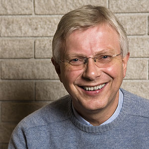 Over en åpen Bibel med Arvid Hunemo