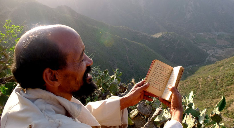 Det er tøft å tro på Jesus i Eritrea. En muslim som lytter til kristne radioprogram forteller Norea at han nå må velge mellom Jesus eller livet (Illustrasjonsfoto).