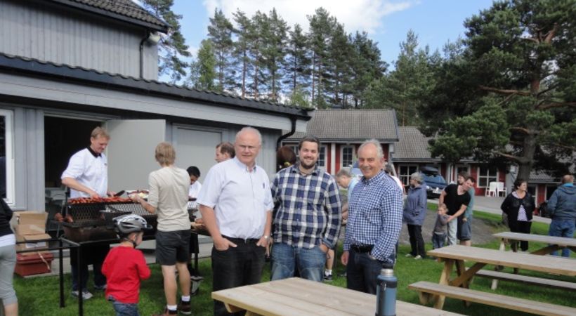 Grillstemning på Evjetun bibelcamp