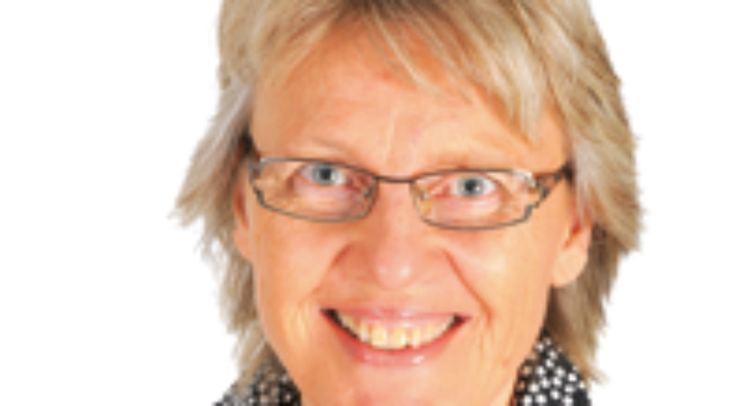 Over en åpen Bibel med Irene Krokeide Alnes