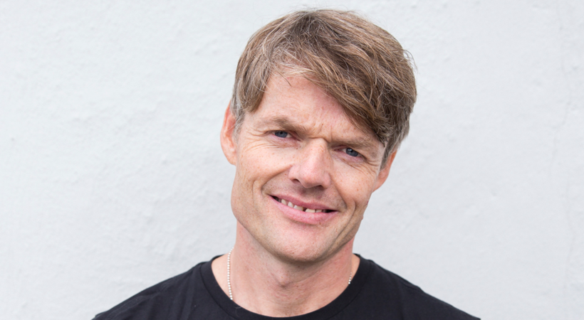 Over en åpen Bibel med Peter Haltorp