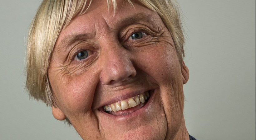 Over en åpen Bibel med Wenche Lunde