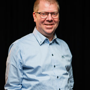 Over en åpen Bibel med Jostein Sæth