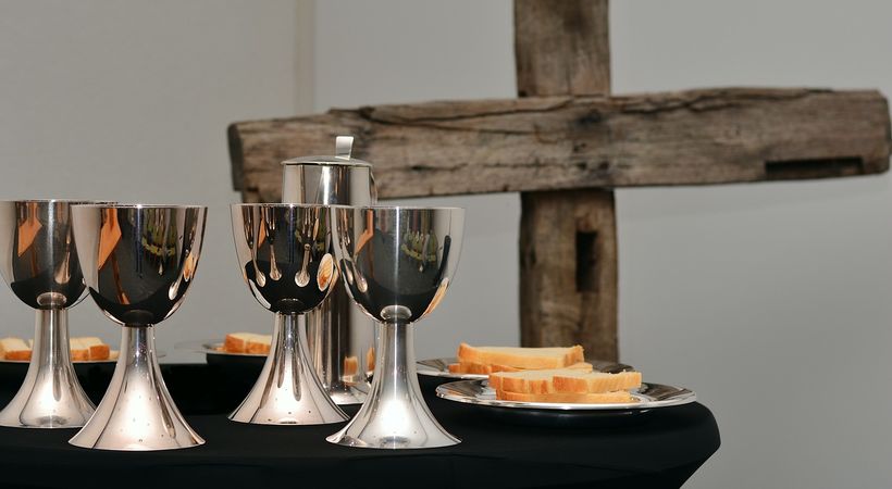 Sakramentene - Nattverd: hva skjuler seg i en oblat og litt vin?