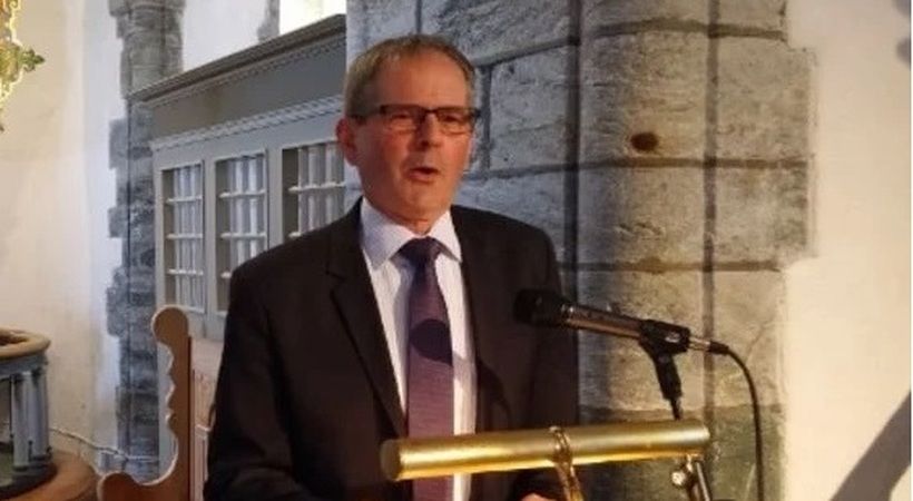 Over en åpen bibel med Kåre Ekroll