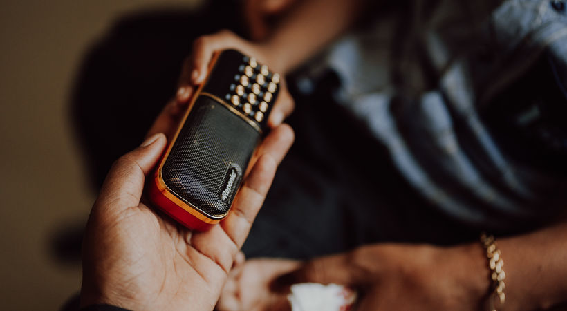 Deltaker i lyttegruppe, India: