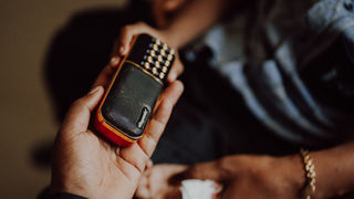 Deltaker i lyttegruppe, India: