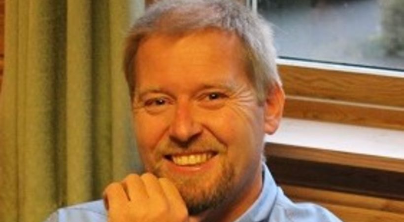 Over en åpen Bibel med Magne Vatland