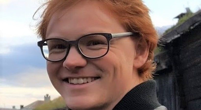 Over en åpen Bibel med Sondre Frøyland Svenseid