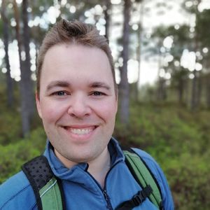 Over en åpen Bibel med Lars-Petter Ødegård